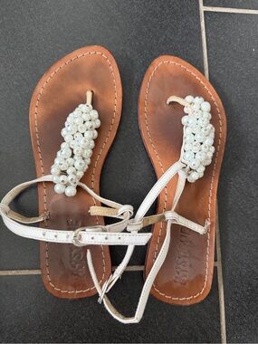 Mystique leather pearl sandals size 7 (fit an 8) Anthropologie